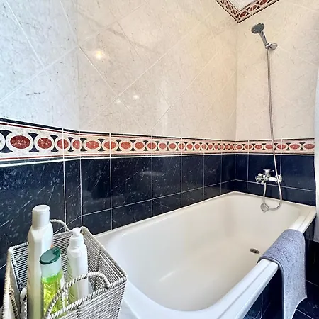 Views House شقة Radazul