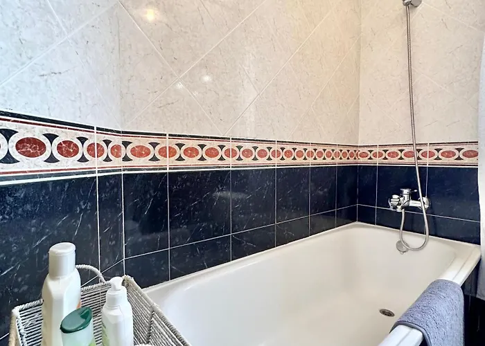 Views House Apartamento Radazul